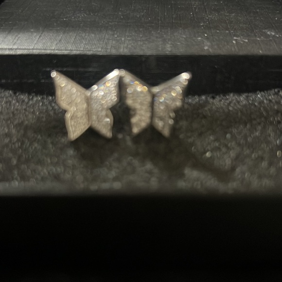 Never worn butterly earrings - Picture 2 of 2